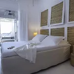 Captain Zeppos Hotel Milos Island