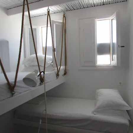 Captain Zeppos Hotel