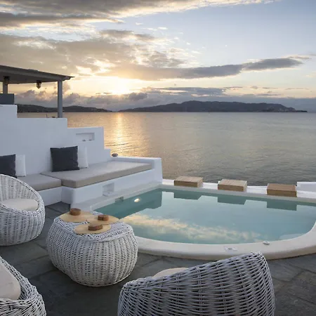 Captain Zeppos Hotel