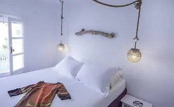 Captain Zeppos Hotel *