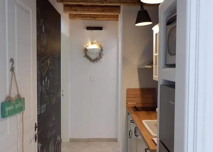 Captain Zeppos Hotel