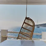 Captain Zeppos Hotel *
