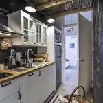 Captain Zeppos Hotel *