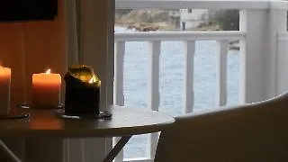 Captain Zeppos Hotel