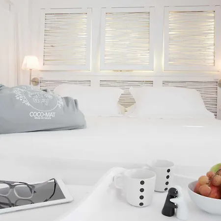 Hotel Captain Zeppos Milos Island