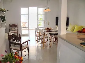 Captain Zeppos Hotel *